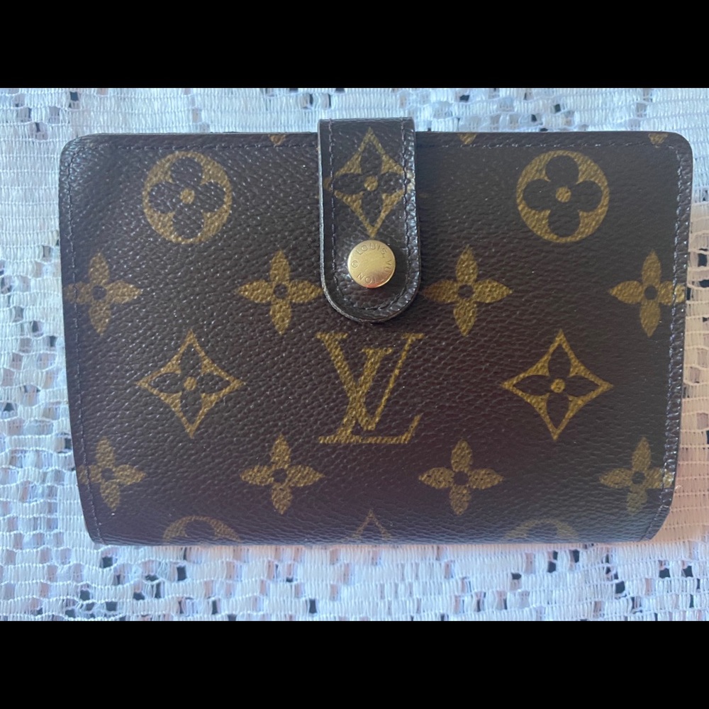 AUTHENTIC LOUIS VUITTON MONOGRAM SMALL WALLET